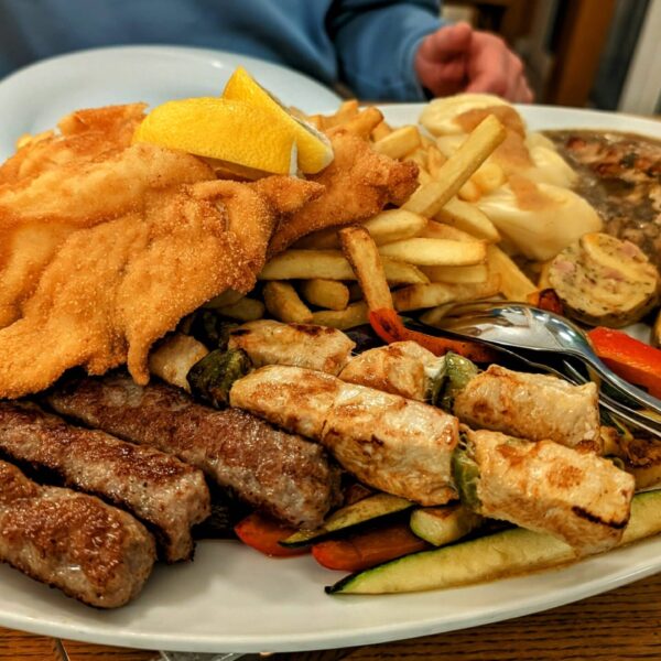 Restaurant – Slovenian mixed grill plate