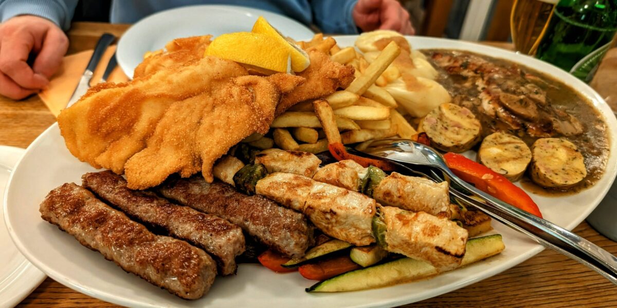 Restaurant – Slovenian mixed grill dish